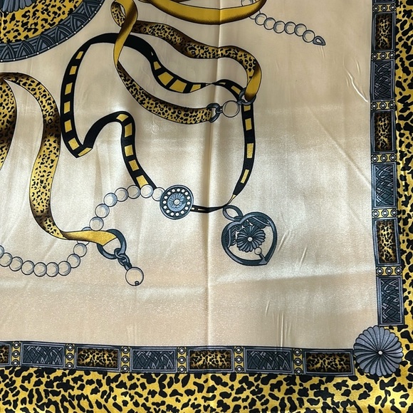 R-2246-Women’s Scarf Yellow Gray And Cream Colors NWT - Picture 7 of 9